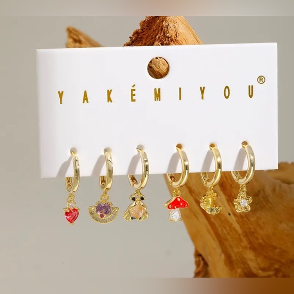 14K Gold Disney Alice In Wonderland Theme Hoop Mismatched Earring Set Character - Picture 3 of 3